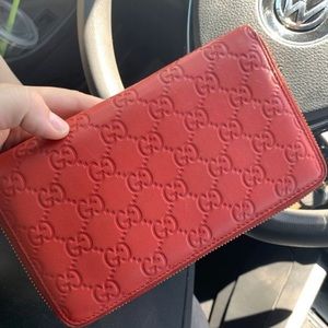 Women’s Gucci wallet